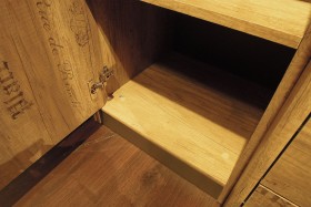 Шкаф для белья «Пилигрим» (Дуб Каньон светлый, Фон серый) в Белокурихе - belokuriha.katalogmebeli.com | фото 5